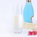 clear glass milk cup